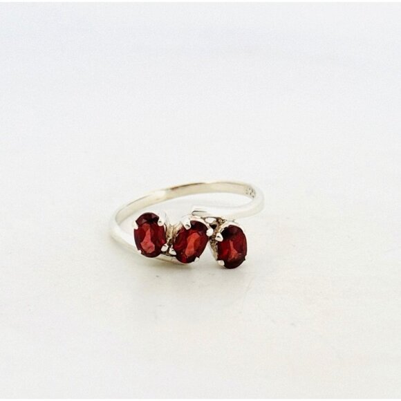 Unbranded Jewelry - Brand New Triple Stone Garnet Sterling Silver 925 Women's Ring, Size 9, 2.2g